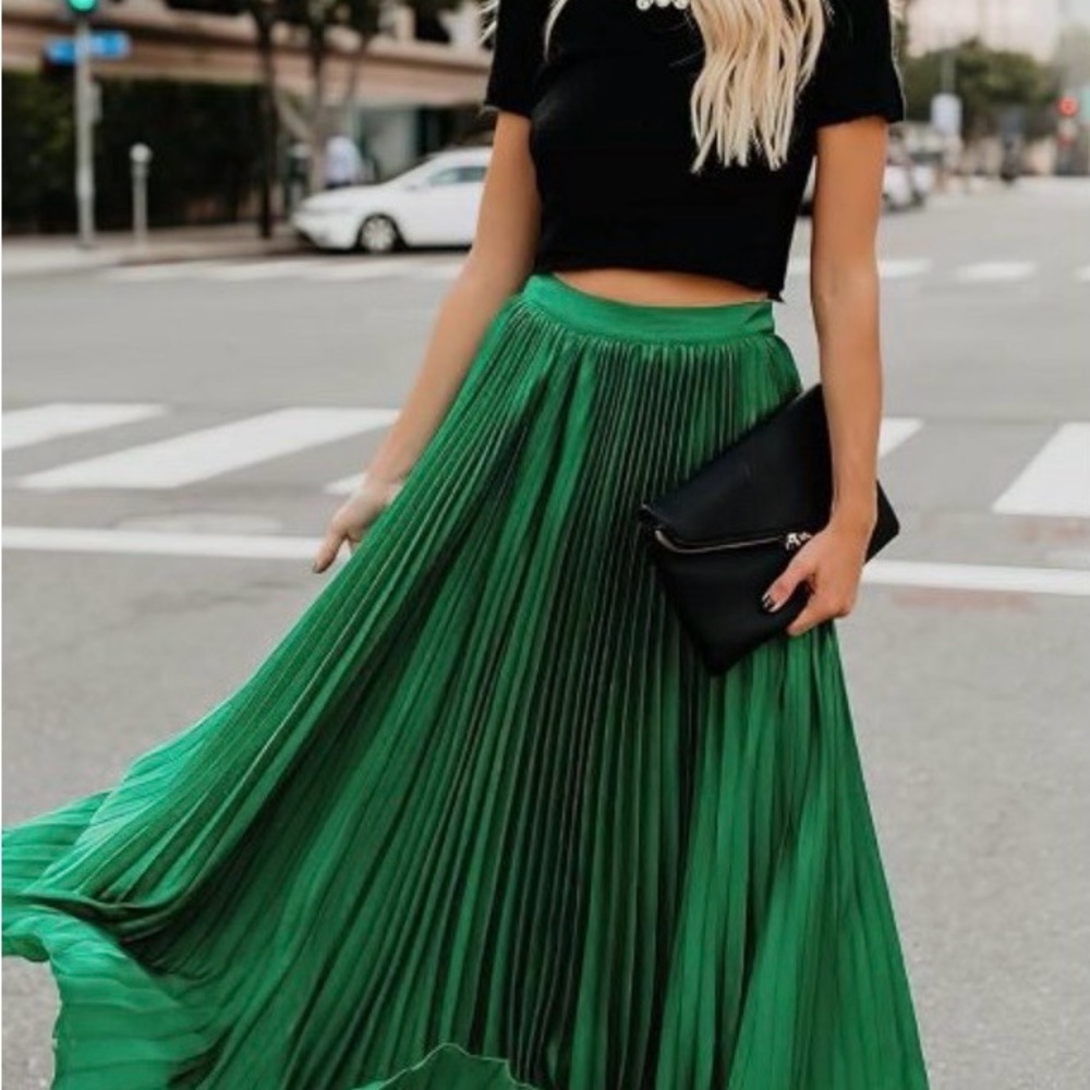 Elegant Green Pleated Skirt